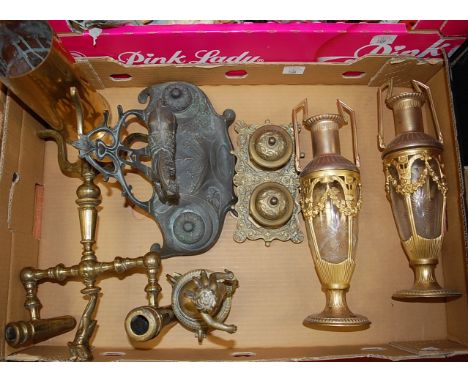 Assorted metalware, to include Trench Art cannon shell vase, embossed brass inkstand, pair of gilt metal and glass pedestal v