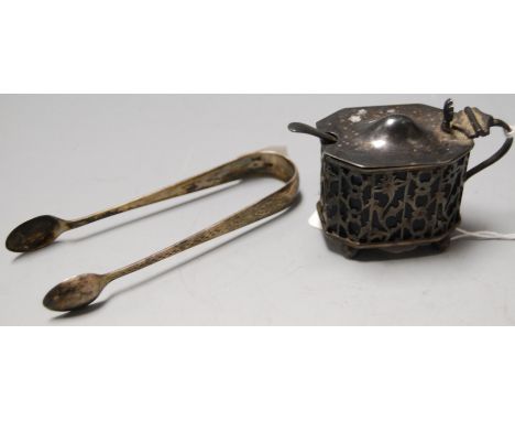 An Edwardian silver mustard of pierced hexagonal form with spoon, together with a pair of silver sugar tongs
