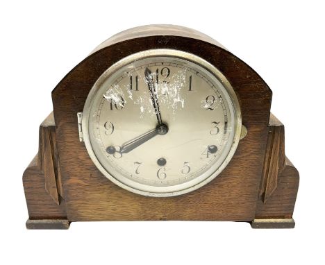 Oak cased Perivale mantel clock, H22cm