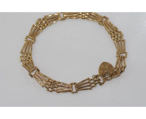Delicate 9ct gold gate link bracelet weight: approx 4.67 grams