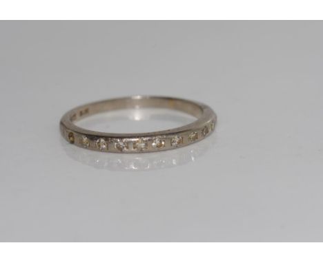 Vintage 18ct white gold and diamond band one diamond missing, weight: approx 1.7 grams, size: K-L/5