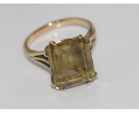 9ct yellow gold and yellow stone ring tests suggest citrine, weight: approx 6.3 grams, size: R/8