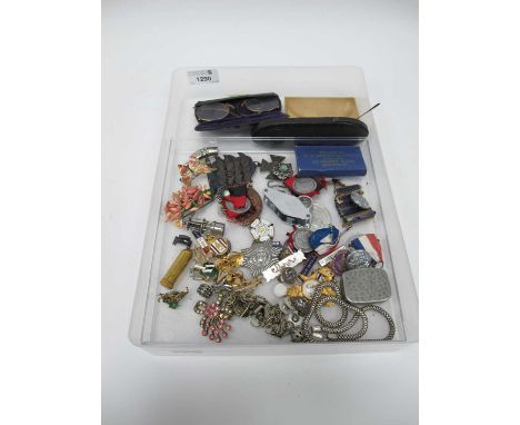 Collectables - including badges, jewellery, spectacles, Royal medallions, Coty engine turned compact, etc:- One Tray