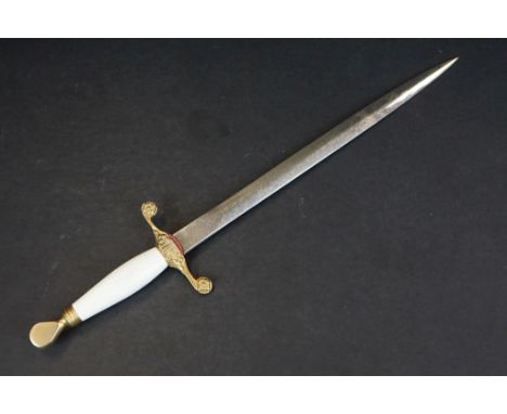 A 1985 Wilkinson commemorative dagger commemorating 400 years since the Battle of Bosworth. 
