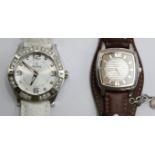 2x div. Damen-Armbanduhren, Festina und S.Oliver, je Quartzwerke (nicht geprüft), 1x starke Gebrau