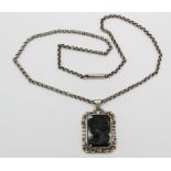Anhänger, Silber u. geschnittener Onyx an Silber-Erbsenkette, älter, 21,4gr., L-48cm Anh- L-4,2cm
