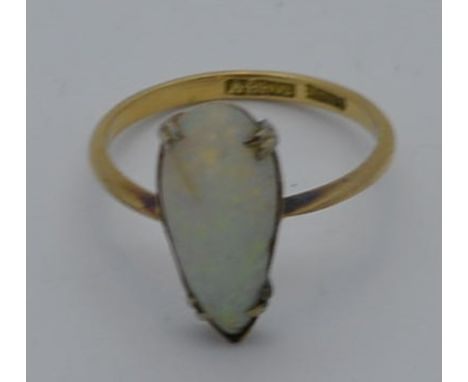 18ct Tear drop opal ring 