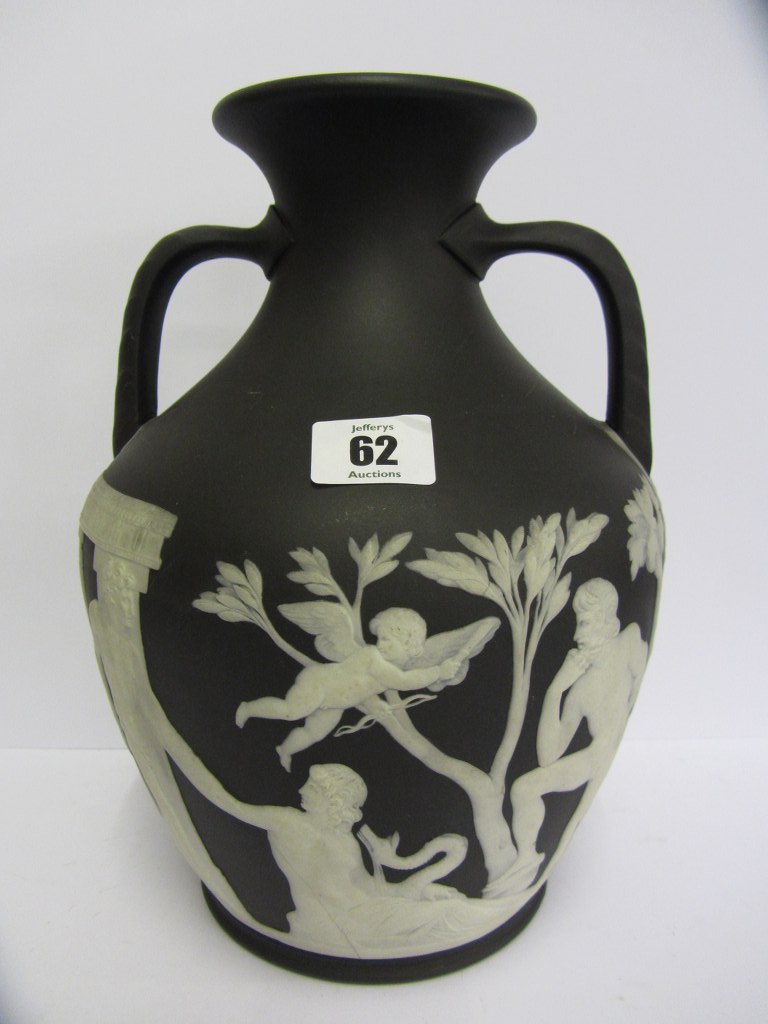 Portland Vase A Wedgwood Basalt White Stone Ware Relief Replica