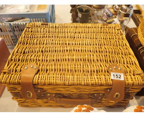 Picnic hamper and part contents 