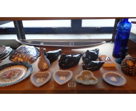 Shelf of mixed items including glass and ceramics, Wedgwood, blue glass bottle, aluminium tray/dish, four ducks etc