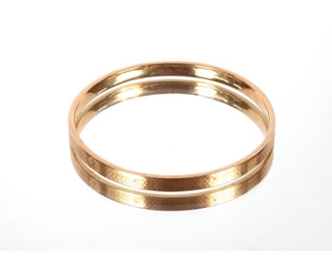 A 9ct gold bangle,&nbsp;having engine turned decorated to the outside, 13.5gms