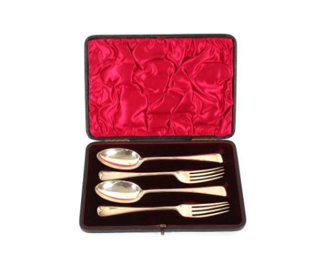 A late Victorian cased fork and spoon set,&nbsp;Old English pattern, London 1899,&nbsp;162.2gms