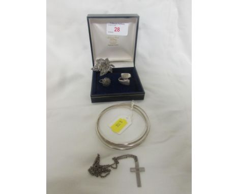 SILVER THREE-PIECE BANGLE (0.6 OZT), A 925 SILVER DRESS RING, ONE OTHER DRESS RING, SILVER CRUCIFIX PENDANT, AND A 925 IMPORT