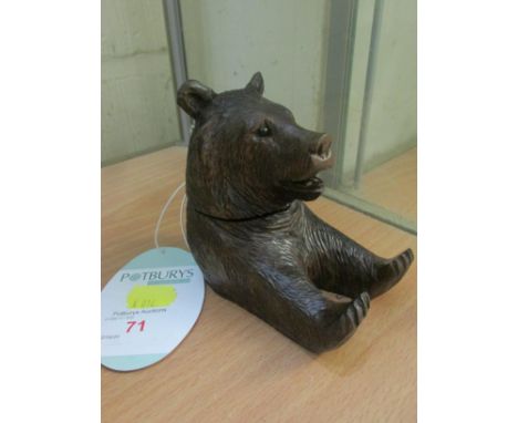WOODEN PIPE REST CARVED AS A BEAR'S HEAD AND PAWS