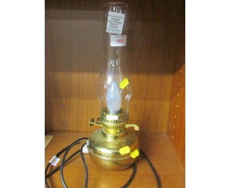 BRASS ELECTRIC TABLE LAMP MODELLED AS AN OIL LAMP (NEEDS A PLUG)