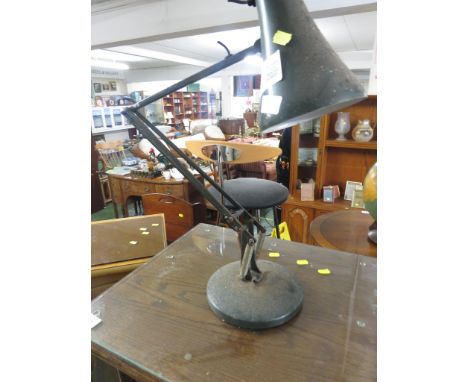 VINTAGE DESK LAMP (A/F)(NEEDS REWIRING)