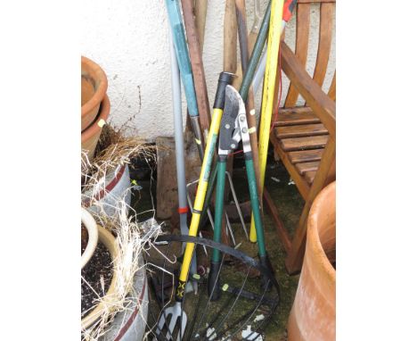 LONG HANDLED GARDEN TOOLS AND A WIRE WALL BASKET