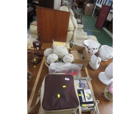 MIXED HOMEWARE INCLUDING CLOTHES IRON, KNITTING NEEDLES, BAGS ETC (ONE ITEM NEEDS A PLUG)