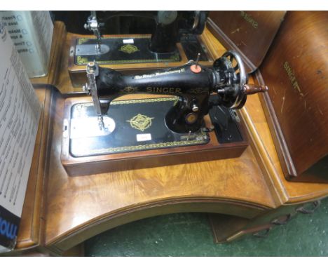 SINGER MANUAL SEWING MACHINE WITH CASE