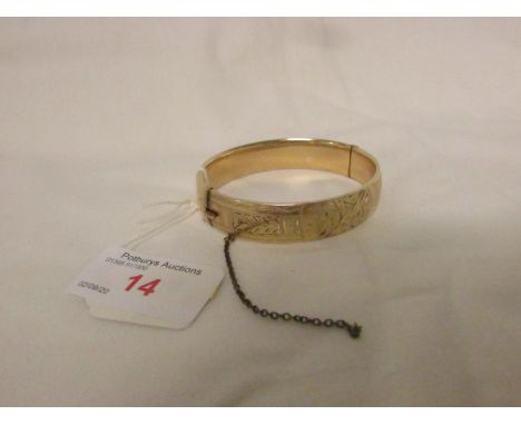 GOLD-PLATED HALF-ENGRAVED BANGLE STAMPED 9CT METAL CORE