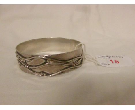 HALLMARKED SILVER BANGLE WITH APPLIED DESIGN, LONDON ASSAY, 1.9 OZT