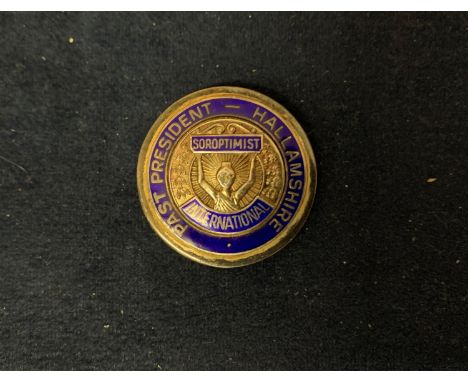 VINTAGE BIRMINGHAM SILVER ENAMEL SOROPTIMIST INTERNATIONAL HALLAMSHIRE, TOTAL GROSS WEIGHT 26 GRAMS 
