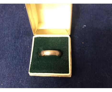 A 9 CARAT YELLOW GOLD WEDDING BAND - 2.5 GRAMS, RING SIZE K 