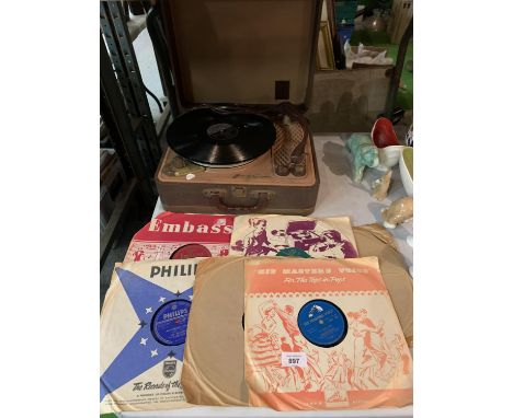 A VINTAGE REGENTONE HANDY-GRAM RECORD PLAYER 