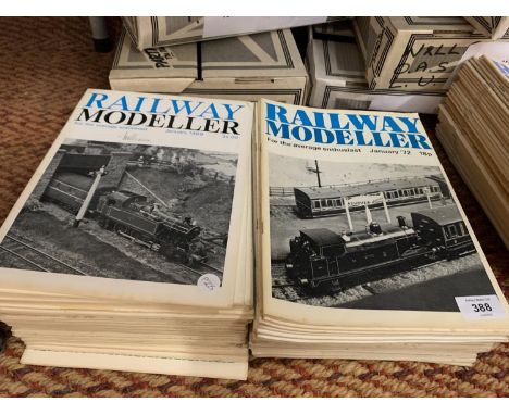 A QUANTITY OF VINTAGE 'RAILWAY MODELLER' MAGAZINES 