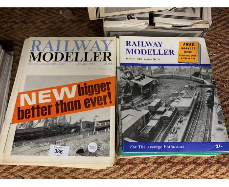A QUANTITY OF VINTAGE 'RAILWAY MODELLER' MAGAZINES 