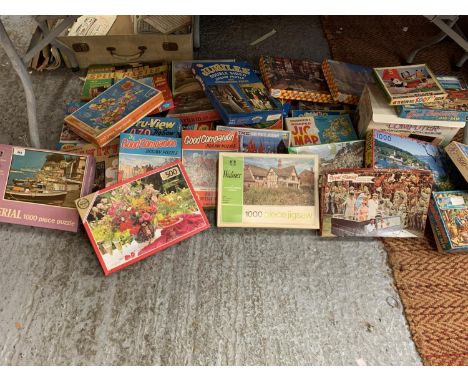 A LARGE COLLECTION OF VINTAGE JIGSAWS, GAMES ETC 