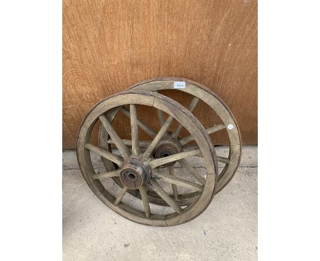 A PAIR OF VINTAGE WHEELS 57CM 