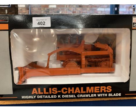 A BOXED SPECAST MODEL CLASSIC SERIES ALLIS CHALMERS K DIESEL CRAWLER WITH BLADE 1:16 SCALE 