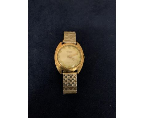 AN INGERSOL VINTAGE WRISTWATCH 