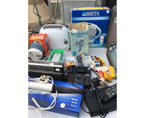 A MIXED QUANTITY TO INCLUDE A BROTHER DE LUXE (CASED) TYPEWRITER, A BRITA WATER FILTER, CAMERAS ETC. 