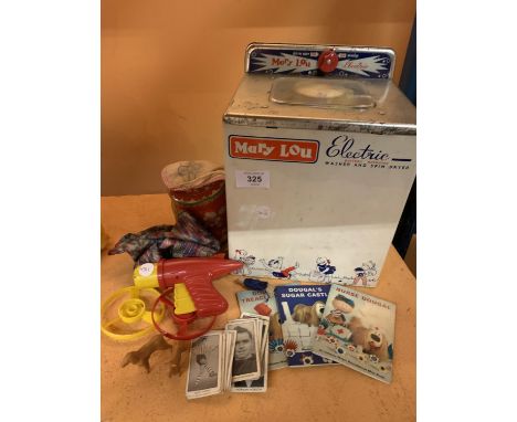 VARIOUS VINTAGE TOYS TO INCLUDE A MARY LOU WASHUING MACHINE, DOUGAL BOOKS ETC 