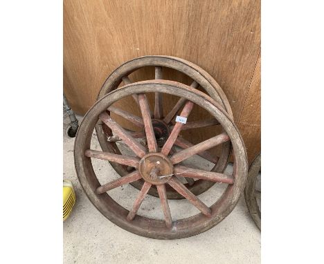 A PAIR OF VINTAGE WHEELS 69CM 