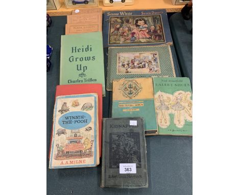 A COLLECTION OF VINTAGE CHILDRENS BOOKS 