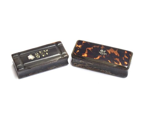 A Georgian tortoiseshell and horn snuff box with hinged lid inlaid with white metal flower, 8cm wide; together with a similar