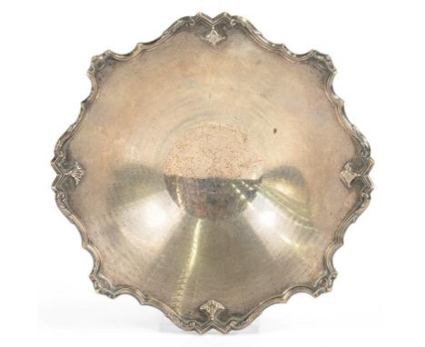 AN ELIZABETH II SILVER BONBON DISH, ENGINE TURNED, ON MOULDED FOOT, 17.5CM D, SHEFFIELD 1952, 6OZS