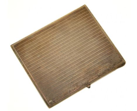 A SILVER CIGARETTE CASE WITH BLUE CABACHON PUSH PIECE, ENGINE TURNED, 8.5CM, IMPORT MARKED LONDON 1925, 3OZS 6WDTS