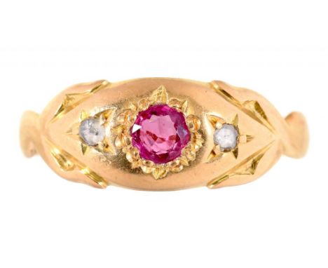 A GYPSY SET RUBY AND DIAMOND RING IN 18CT GOLD, MAKERS MARK EWS & CO, BIRMINGHAM 1918, 2.3G, SIZE N++GOOD CONDITION