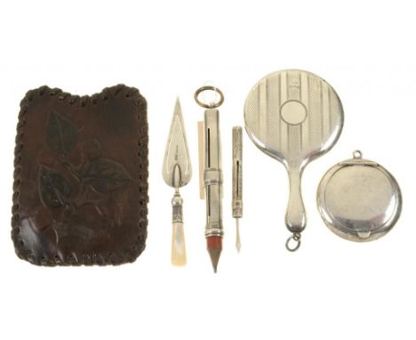 A GEORGE V MINIATURE SILVER HAND MIRROR, ENGINE TURNED, 8.5CM, BIRMINGHAM 1924 AND FOUR OTHER SILVER ARTICLES, COMPRISING A C