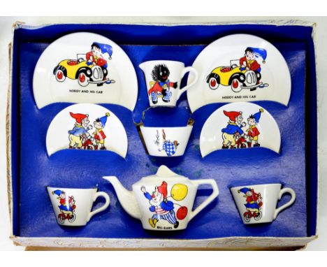 A CHAD VALLEY EARTHENWARE ENID BLYTON NODDY CHILD'S TEA SET, TEAPOT AND COVER 9CM H, PRINTED ENGLAND, CARD BOX WITH PICTORIAL