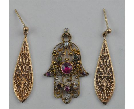 An Indian yellow metal "Hamsa", being of typical form, the filigree work hand set central brilliant round cut ruby with natur