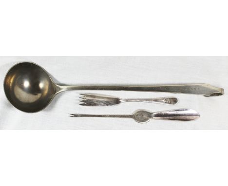 GWR silverplate collection comprising: Lobster Pick by Elkington with twin shield crest; Butter Fork by Mappin &amp; Webb wit