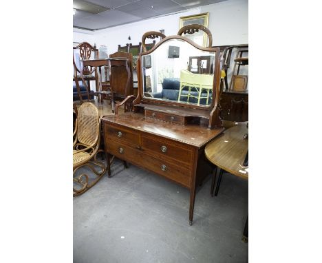 AN EDWARDIAN INLAID MAHOGANY DRESSING TABLE WITH TWO SHORT AND ONE LONG DRAWER, WITH RAISED MIRROR BACK 