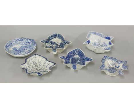 Six early 19th century blue and white pickle dishes, to include Spode, Rogers, and Wedgwood (6)