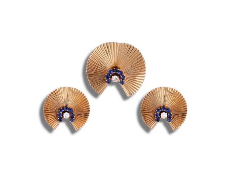 A GOLD, SAPPHIRE AND DIAMOND BROOCH AND A MATCHING PAIR OF EARSTUDS (2)Each in a shaped circular fanned design, claw set with