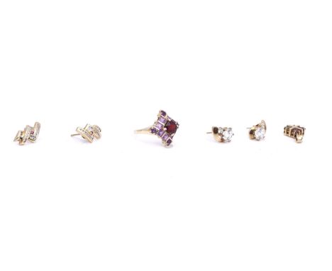 FOUR ITEMS OF GOLD JEWELLERY (4)Comprising; a gold, amethyst and garnet ring, detailed 14 K, ring size P and a half, gross we